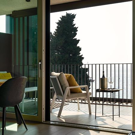Salvatorehomes - Luxurious Dreamview Waterfront Apartment In Torri Del Benaco With Pool - Casa Azura - A 5 Star Luxury Collection At Lake Garda ภายนอก รูปภาพ