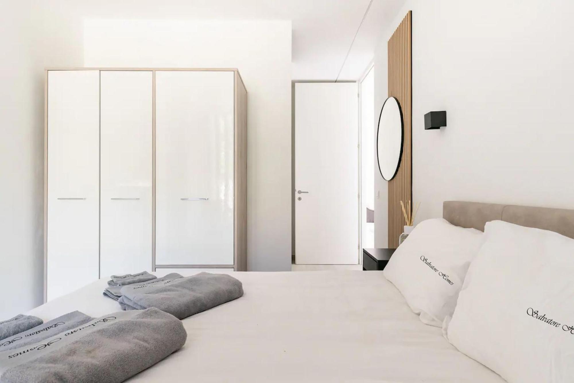 Salvatorehomes - Luxurious Dreamview Waterfront Apartment In Torri Del Benaco With Pool - Casa Azura - A 5 Star Luxury Collection At Lake Garda ภายนอก รูปภาพ