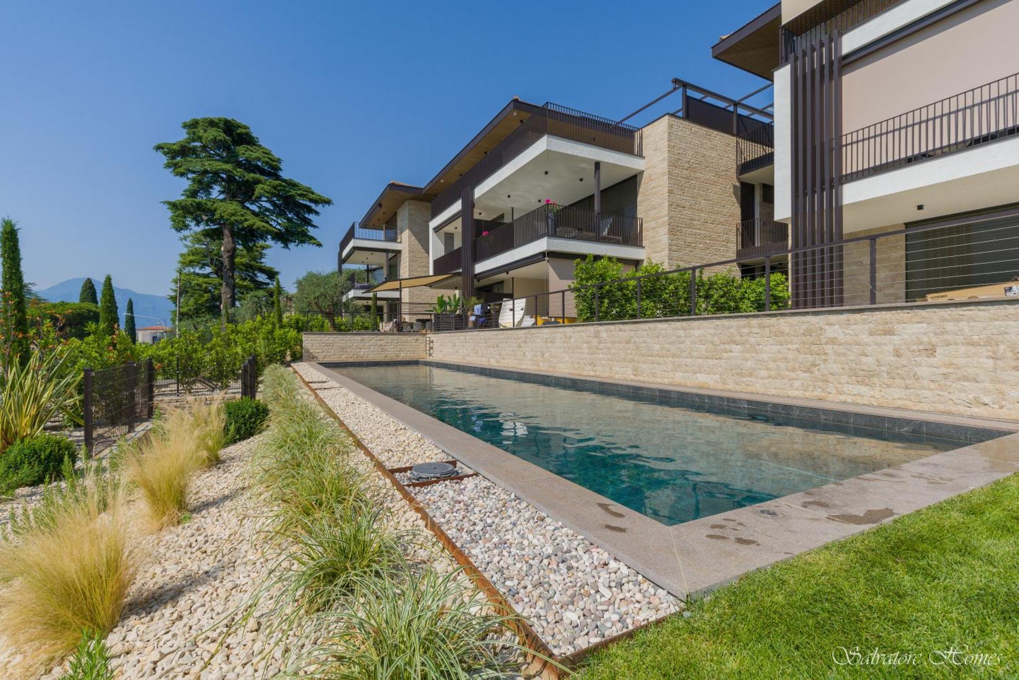 Salvatorehomes - Luxurious Dreamview Waterfront Apartment In Torri Del Benaco With Pool - Casa Azura - A 5 Star Luxury Collection At Lake Garda ภายนอก รูปภาพ