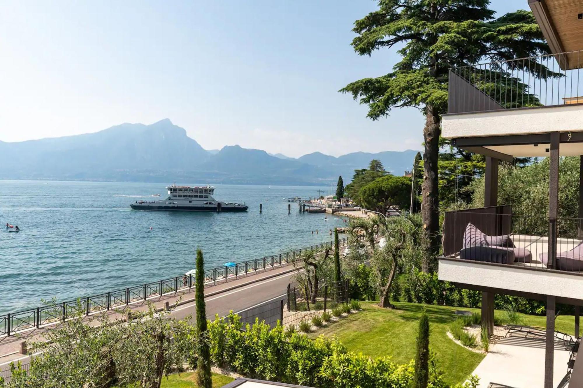 Salvatorehomes - Luxurious Dreamview Waterfront Apartment In Torri Del Benaco With Pool - Casa Azura - A 5 Star Luxury Collection At Lake Garda ภายนอก รูปภาพ