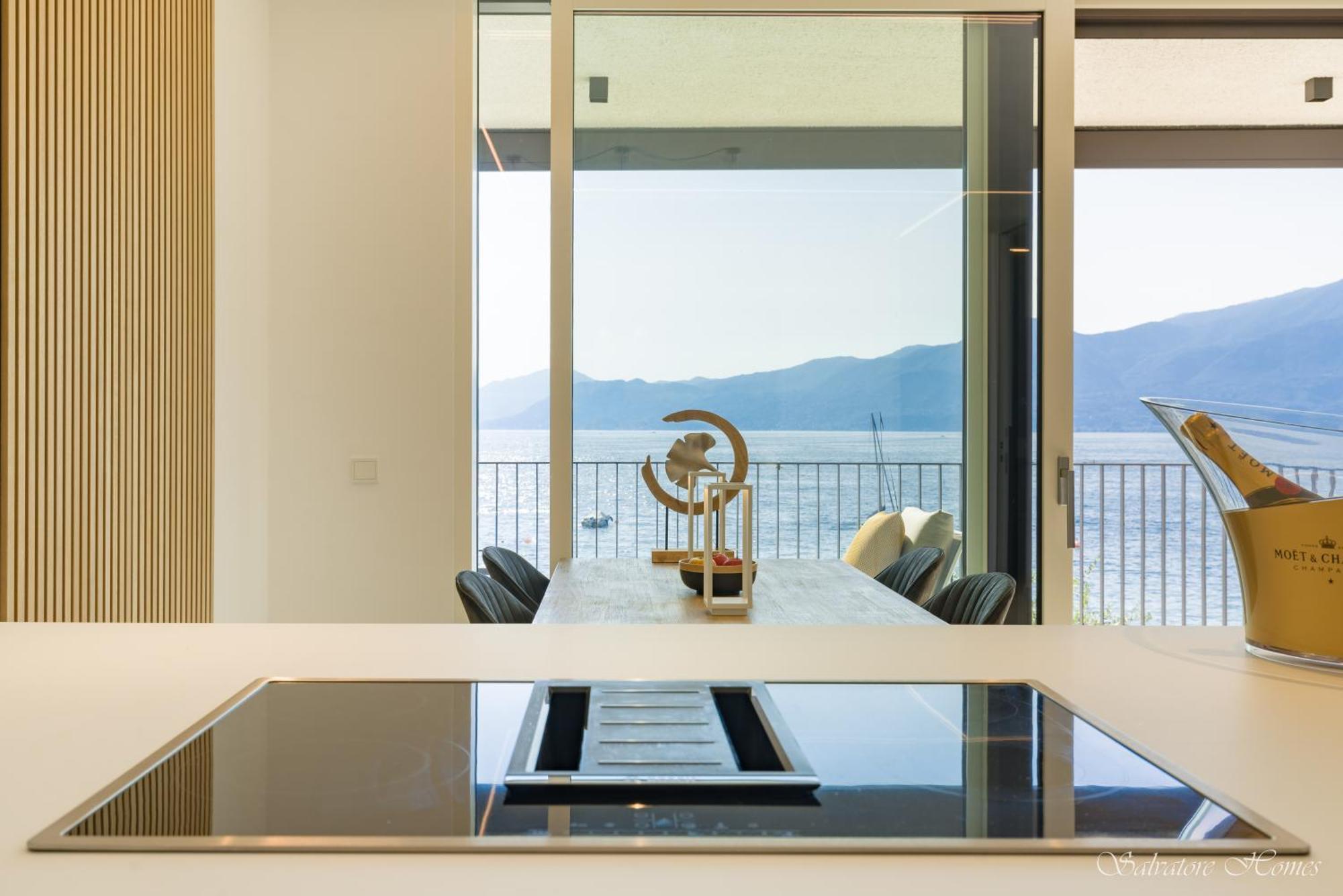 Salvatorehomes - Luxurious Dreamview Waterfront Apartment In Torri Del Benaco With Pool - Casa Azura - A 5 Star Luxury Collection At Lake Garda ภายนอก รูปภาพ