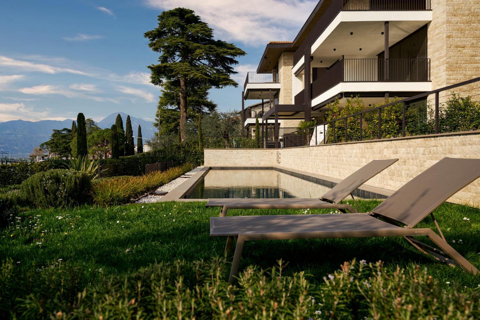Salvatorehomes - Luxurious Dreamview Waterfront Apartment In Torri Del Benaco With Pool - Casa Azura - A 5 Star Luxury Collection At Lake Garda ภายนอก รูปภาพ