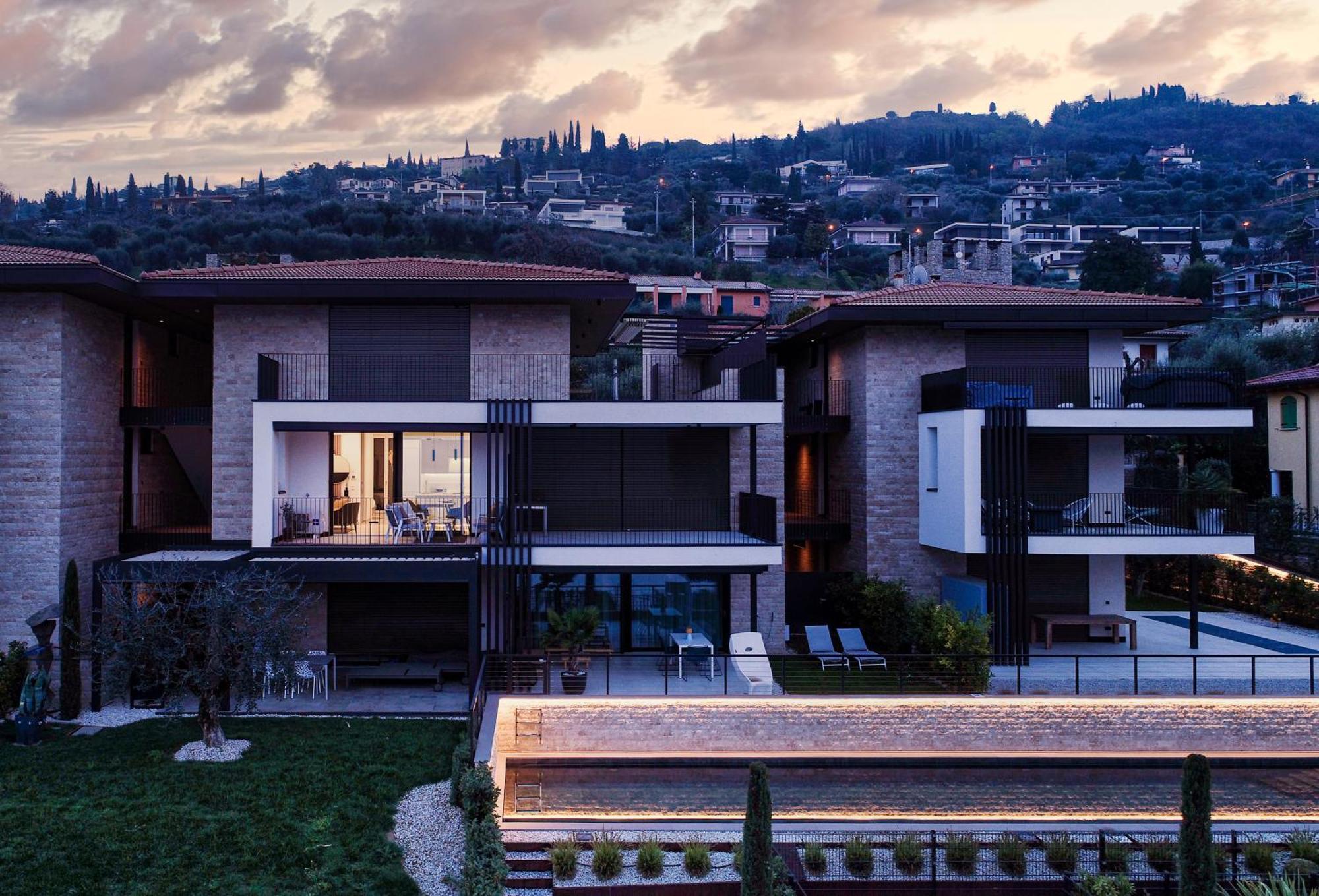 Salvatorehomes - Luxurious Dreamview Waterfront Apartment In Torri Del Benaco With Pool - Casa Azura - A 5 Star Luxury Collection At Lake Garda ภายนอก รูปภาพ